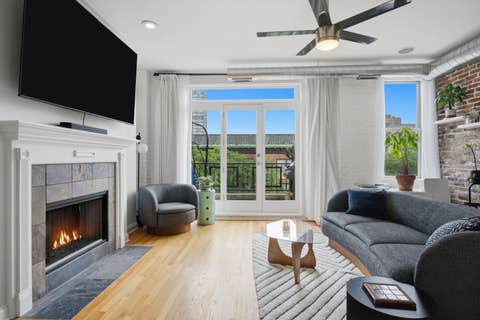 Tiny photo for 5302 N Winthrop Avenue #4, Chicago, IL 60640 (MLS # 12704258)