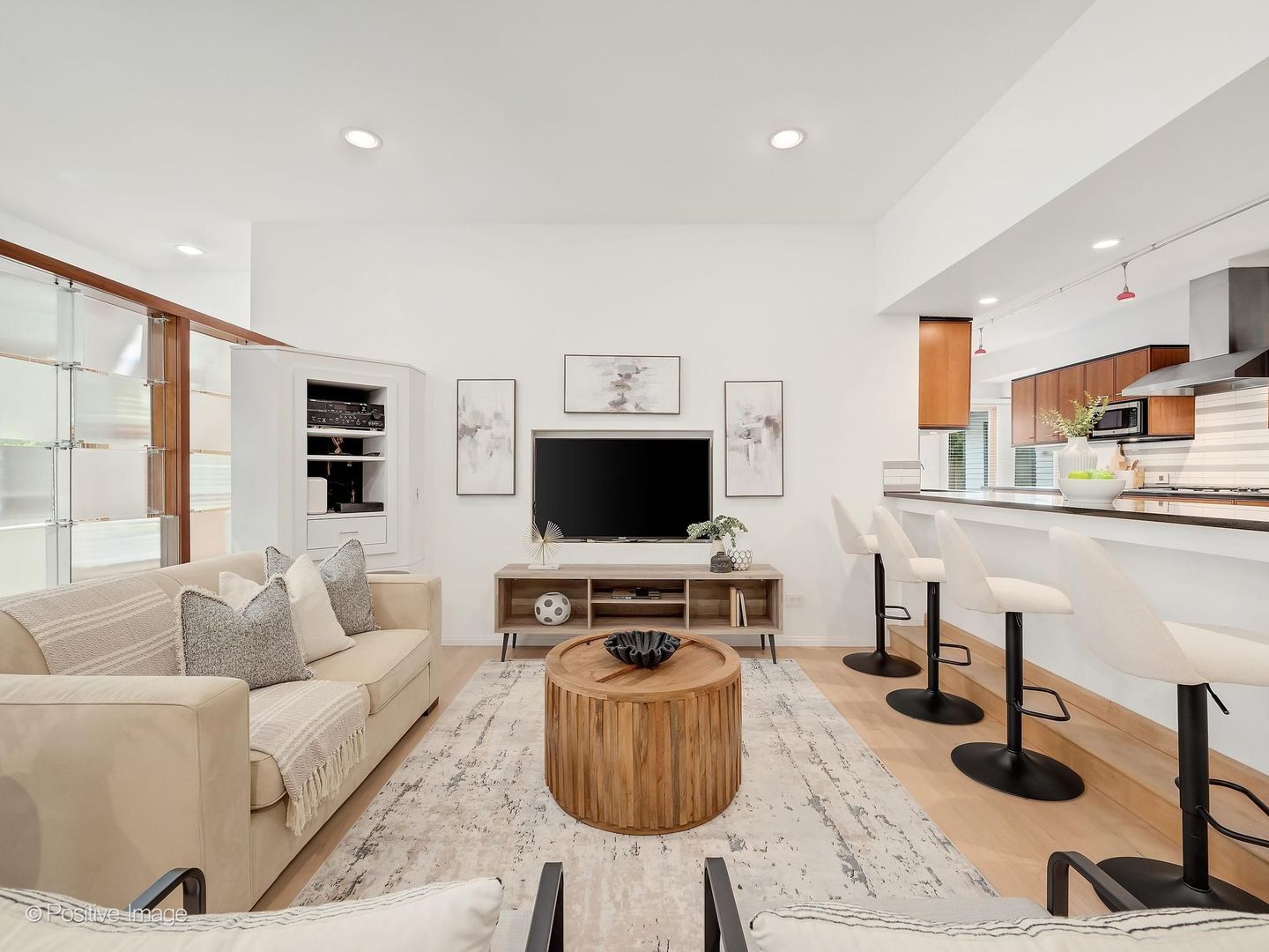 4557 Woodland Avenue