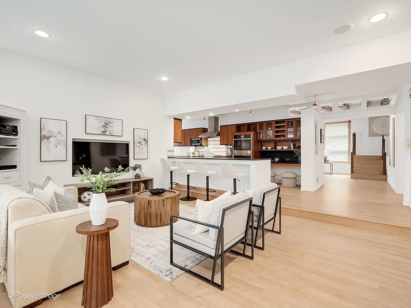 4557 Woodland Avenue