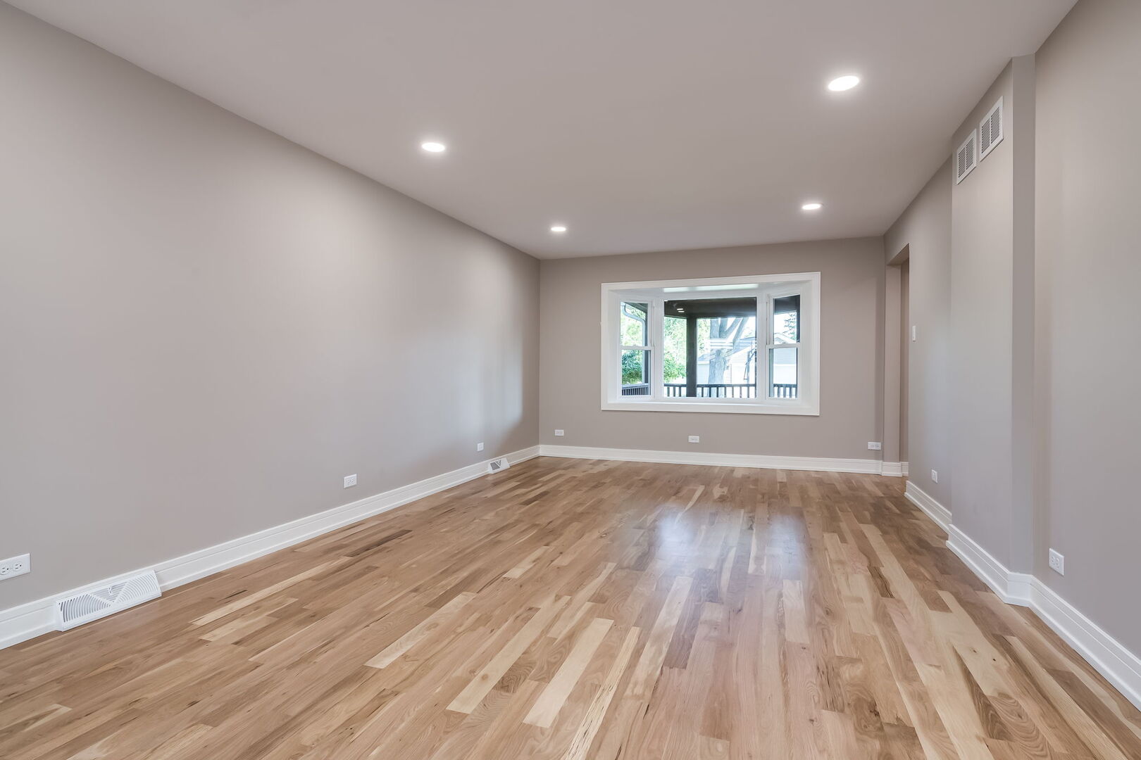305 E Armitage Avenue