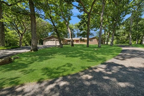 Photo of 3605 Oak Ridge Road, Crystal Lake, IL 60012 (MLS # 12683406)