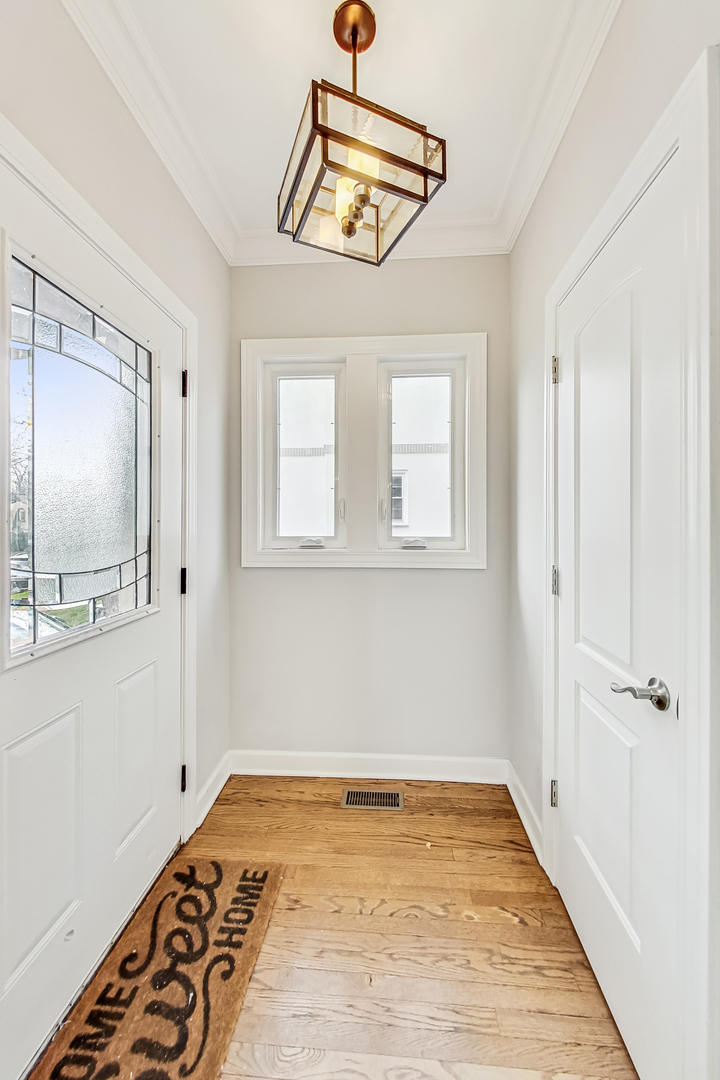 1716 W Beverly Glen Parkway