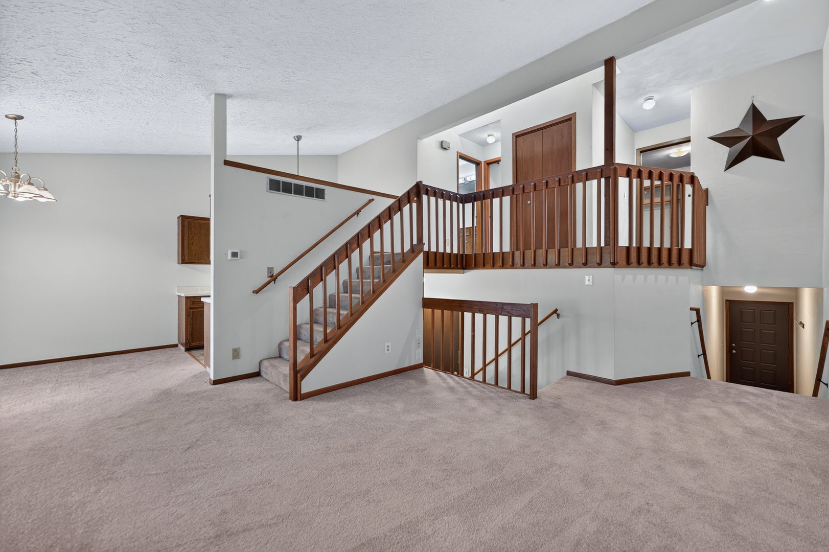 641 Amphitheater Drive 14