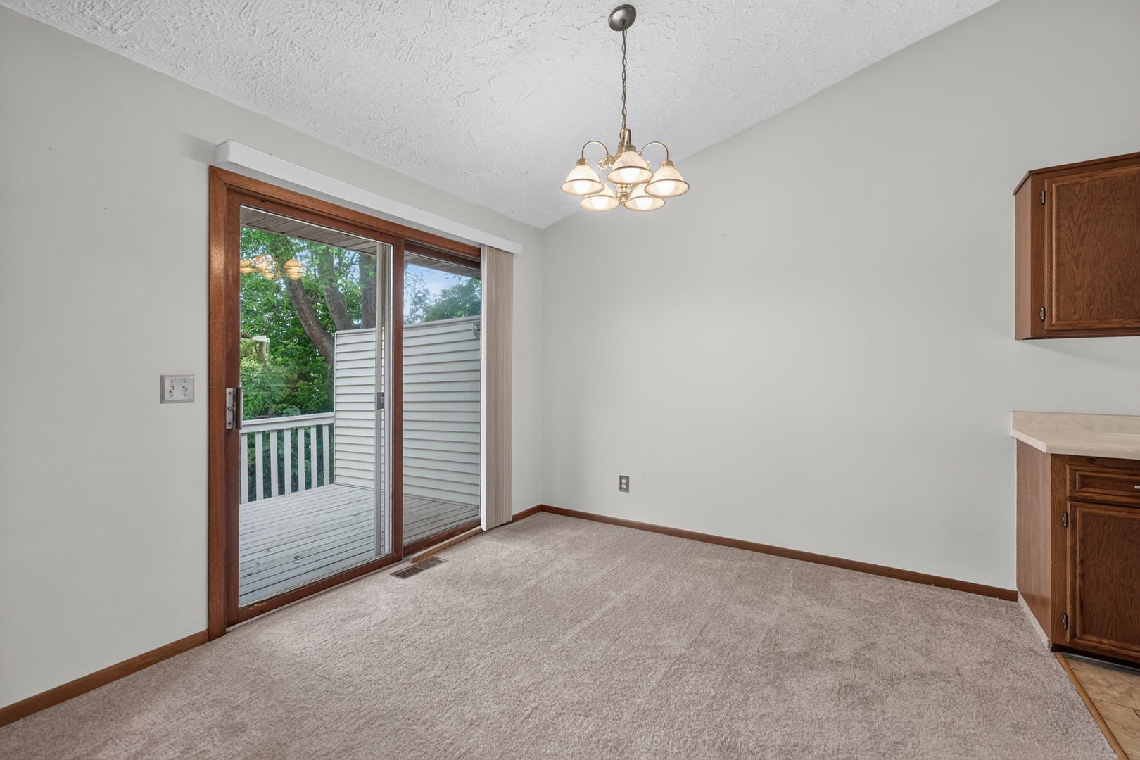 641 Amphitheater Drive 14