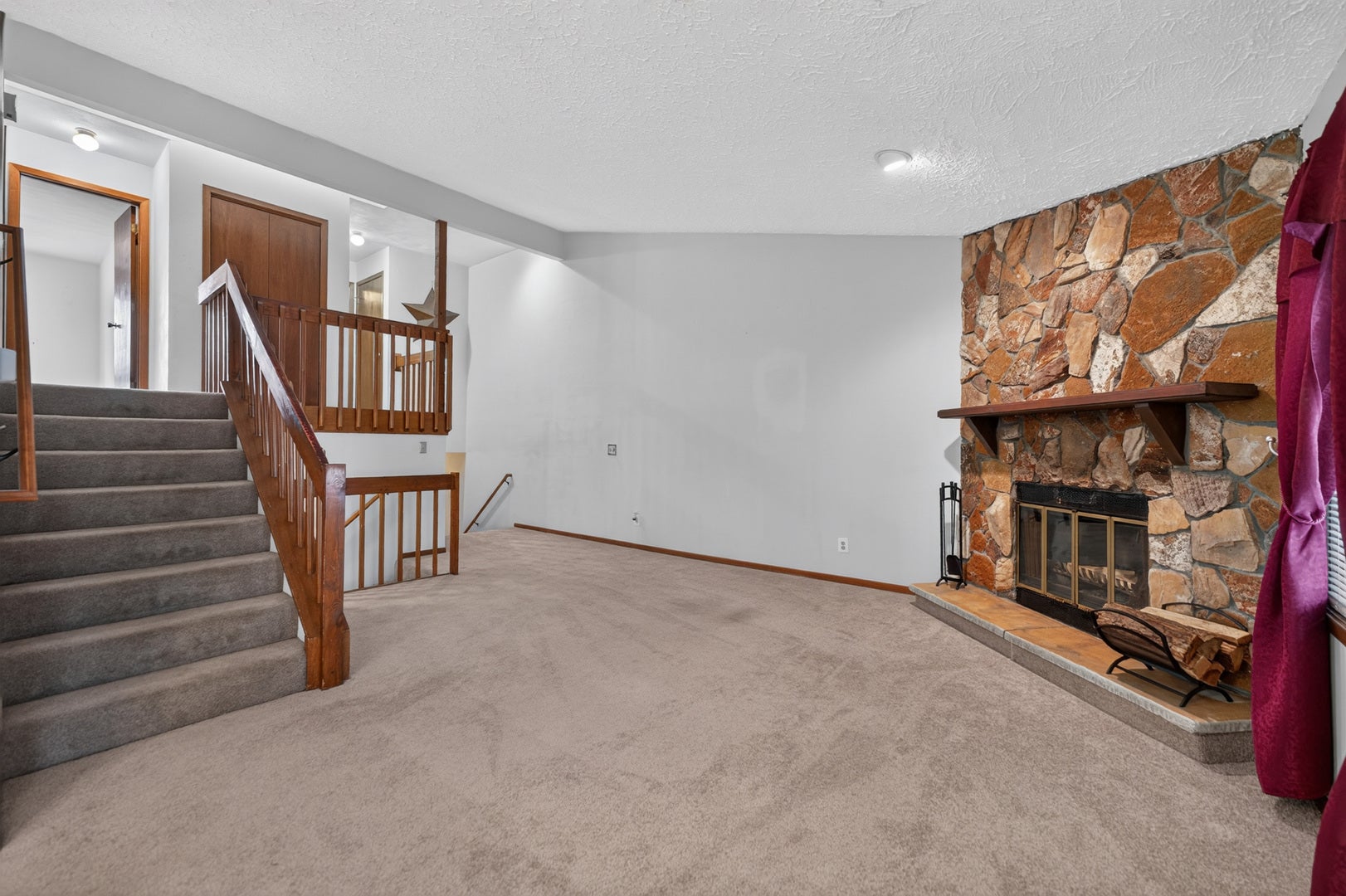 641 Amphitheater Drive 14