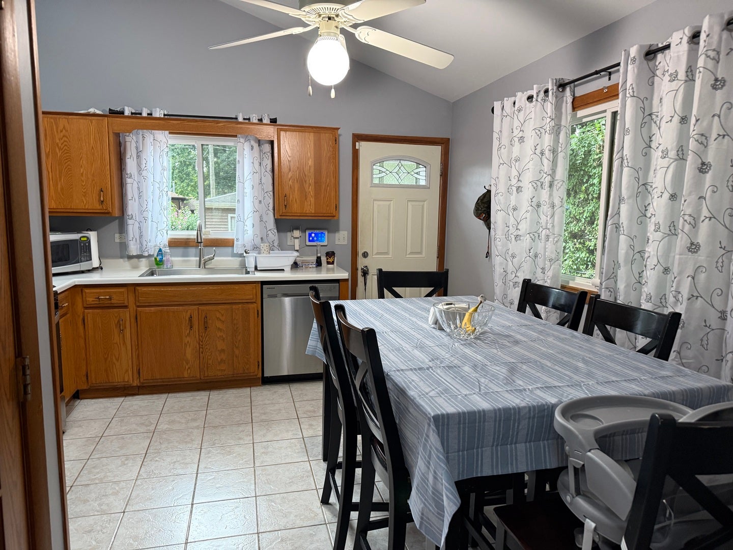 29W313 Ray Avenue