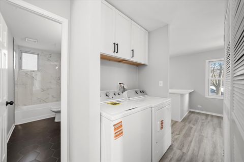 Tiny photo for 7652 Catalpa Avenue, Woodridge, IL 60517 (MLS # 12539385)