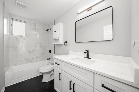 Tiny photo for 7652 Catalpa Avenue, Woodridge, IL 60517 (MLS # 12539385)