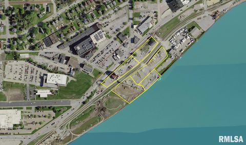 803 E RIVER Drive Davenport IA 52803