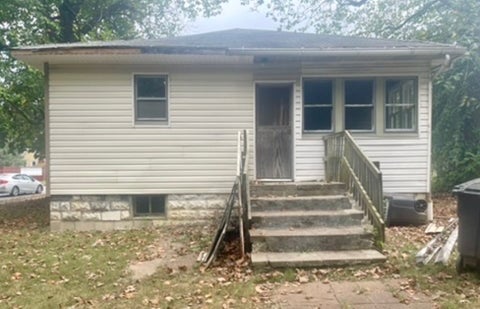 Tiny photo for 500 S Forest Avenue, Carbondale, IL 62901 (MLS # 12771882)