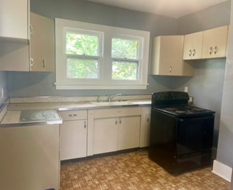 Tiny photo for 500 S Forest Avenue, Carbondale, IL 62901 (MLS # 12771882)