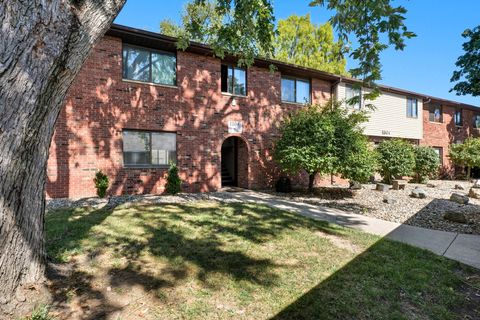 Photo of 1304 Christopher Circle #1, Urbana, IL 61802 (MLS # 12482238) Photo of 1304 Christopher Circle #1, Urbana, IL 61802 (MLS # 12482238)