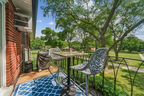 Tiny photo for 2434 Brandenberry Court #2A, Arlington Heights, IL 60004 (MLS # 12715286)