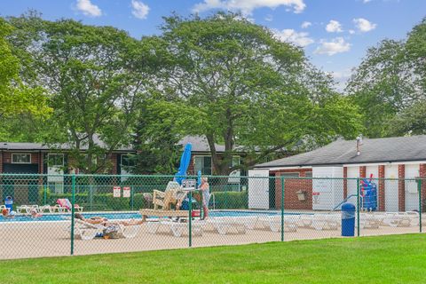 Tiny photo for 2434 Brandenberry Court #2A, Arlington Heights, IL 60004 (MLS # 12715286)