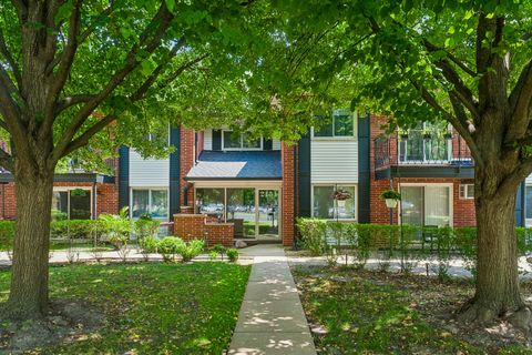 Tiny photo for 2434 Brandenberry Court #2A, Arlington Heights, IL 60004 (MLS # 12715286)
