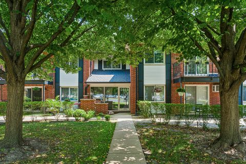 Tiny photo for 2434 Brandenberry Court #2A, Arlington Heights, IL 60004 (MLS # 12715286)