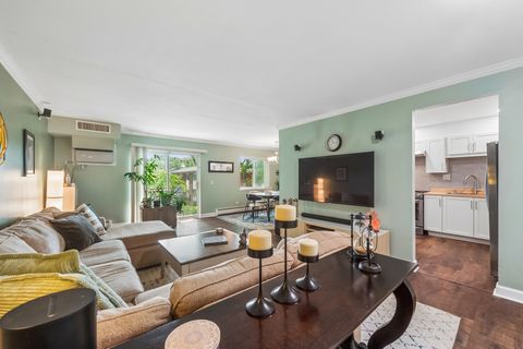 Tiny photo for 2434 Brandenberry Court #2A, Arlington Heights, IL 60004 (MLS # 12715286)