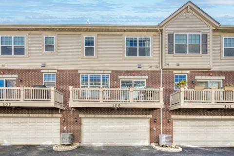 Tiny photo for 109 Concord Court, Morton Grove, IL 60053 (MLS # 12795829)