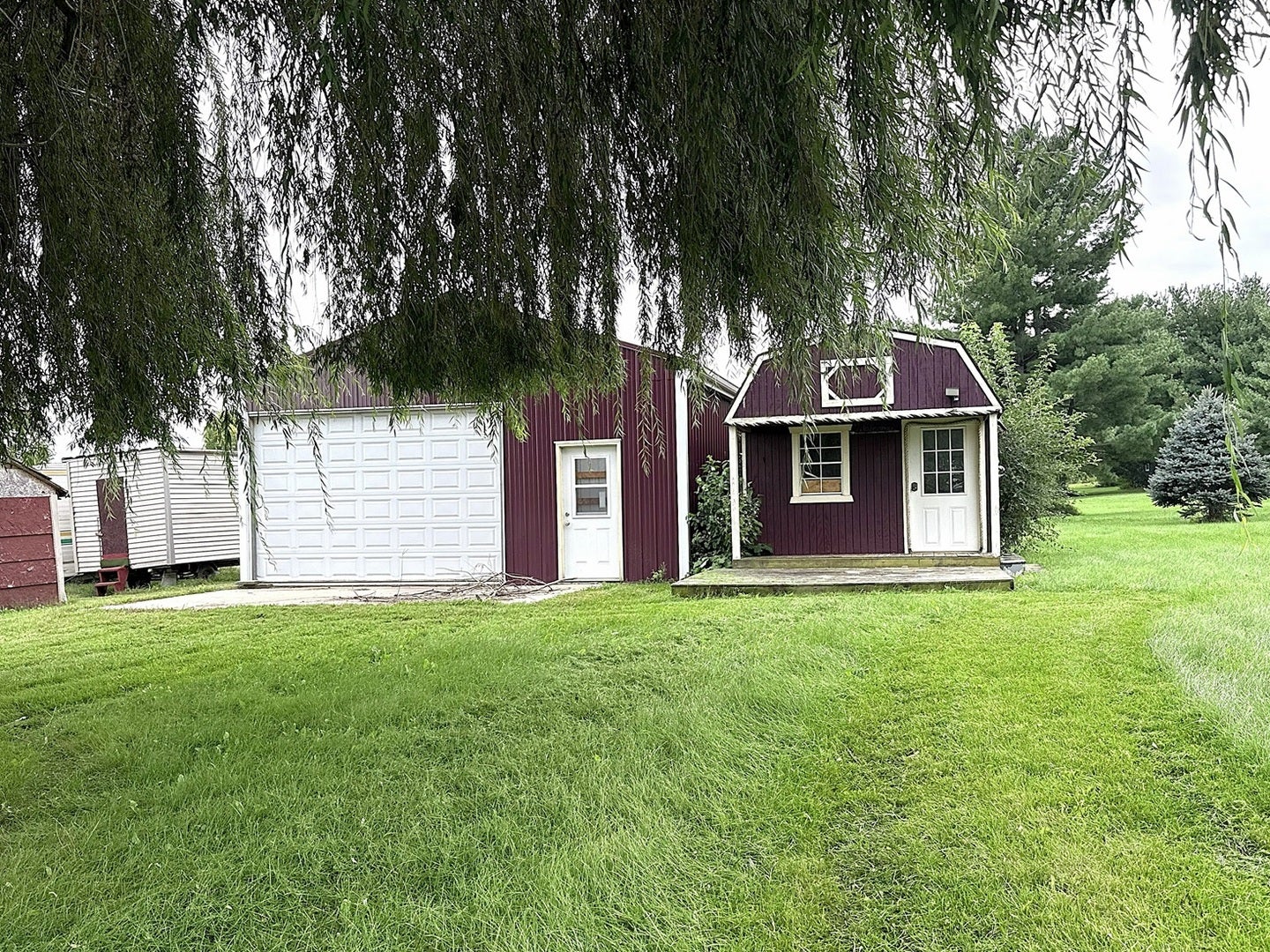 1910 Lakeview Lane