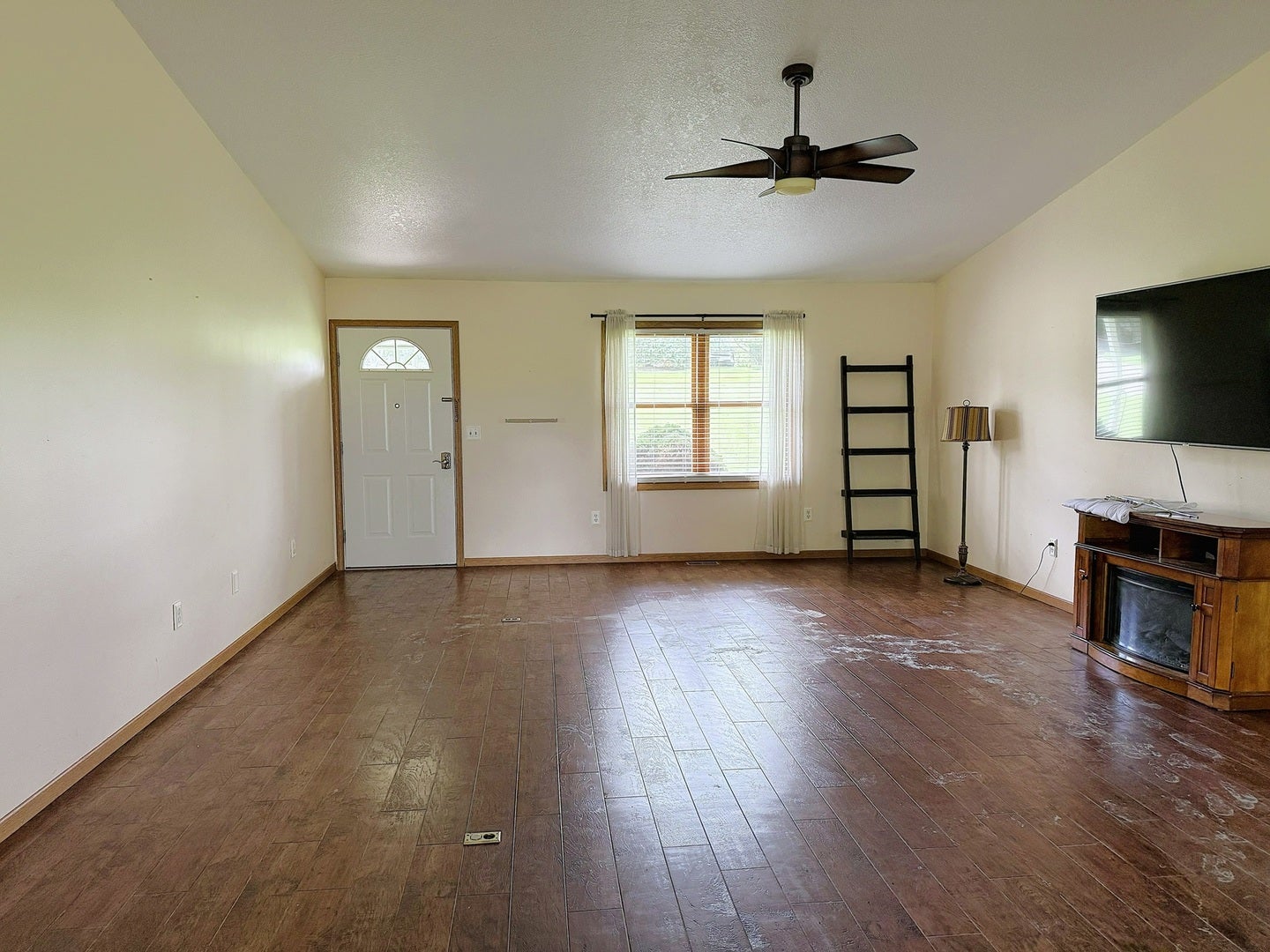 1910 Lakeview Lane