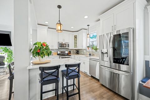 Tiny photo for 421 E Willow Avenue, Wheaton, IL 60187 (MLS # 12578814)