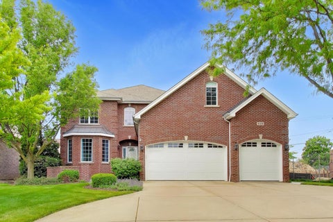 Photo of 626 N VAN AUKEN Street, Elmhurst, IL 60126 (MLS # 12664053)