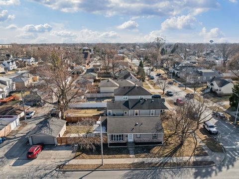 Tiny photo for 9301 S 54th Court, Oak Lawn, IL 60453 (MLS # 12598101)