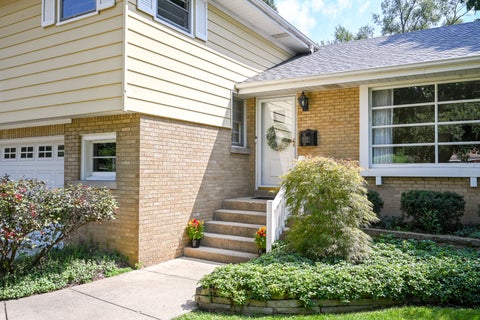 Tiny photo for 218 W Elm Street, Wheaton, IL 60189 (MLS # 12747013)