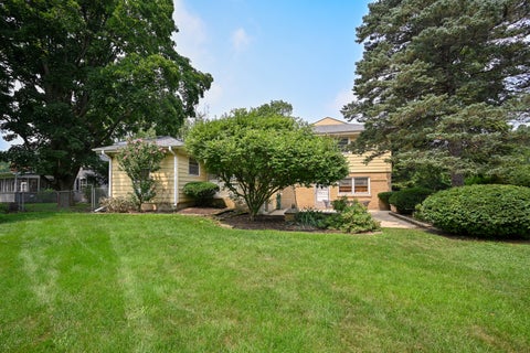 Tiny photo for 218 W Elm Street, Wheaton, IL 60189 (MLS # 12747013)