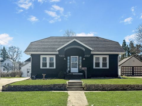 Photo of 327 W Garfield Street, Freeport, IL 61032 (MLS # 12537699)