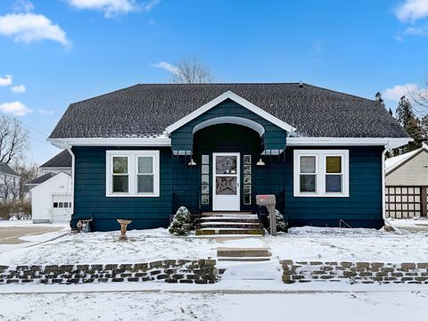 Photo of 327 W Garfield Street, Freeport, IL 61032 (MLS # 12537699)