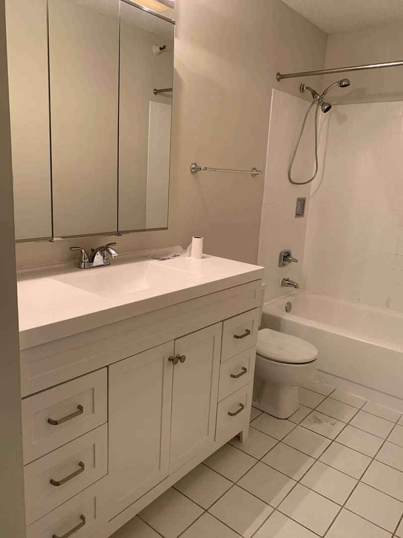 10 E ONTARIO Street 3307