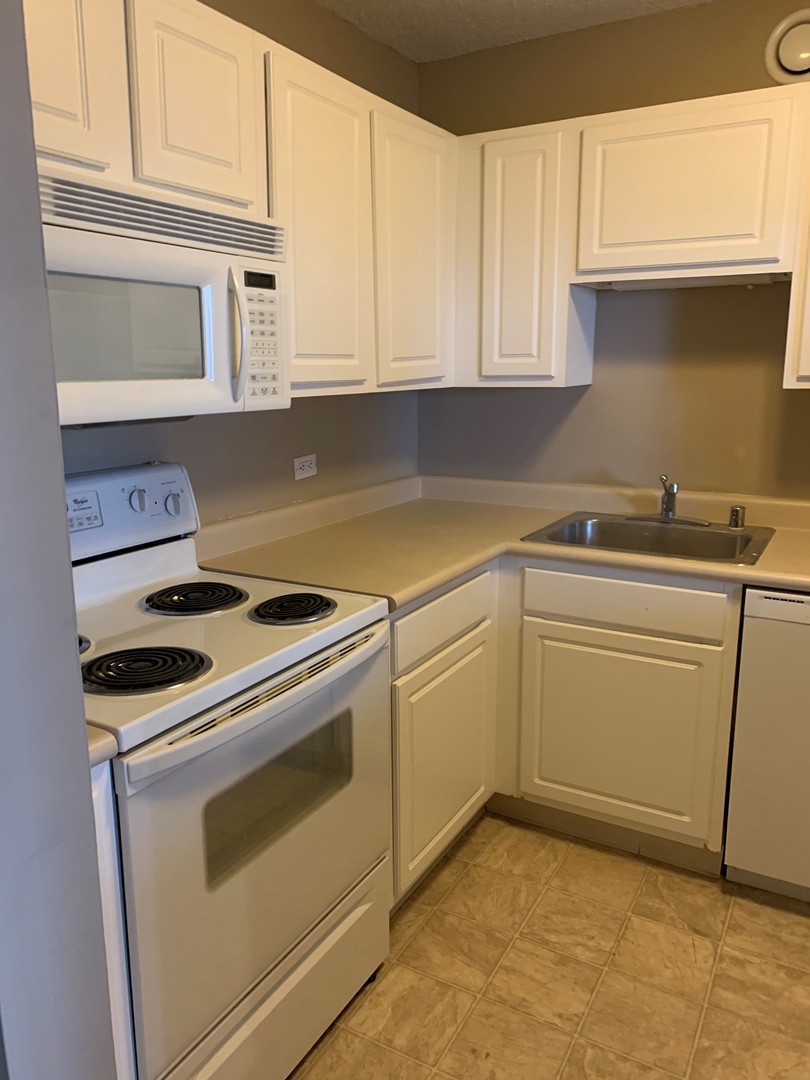 10 E ONTARIO Street 3307