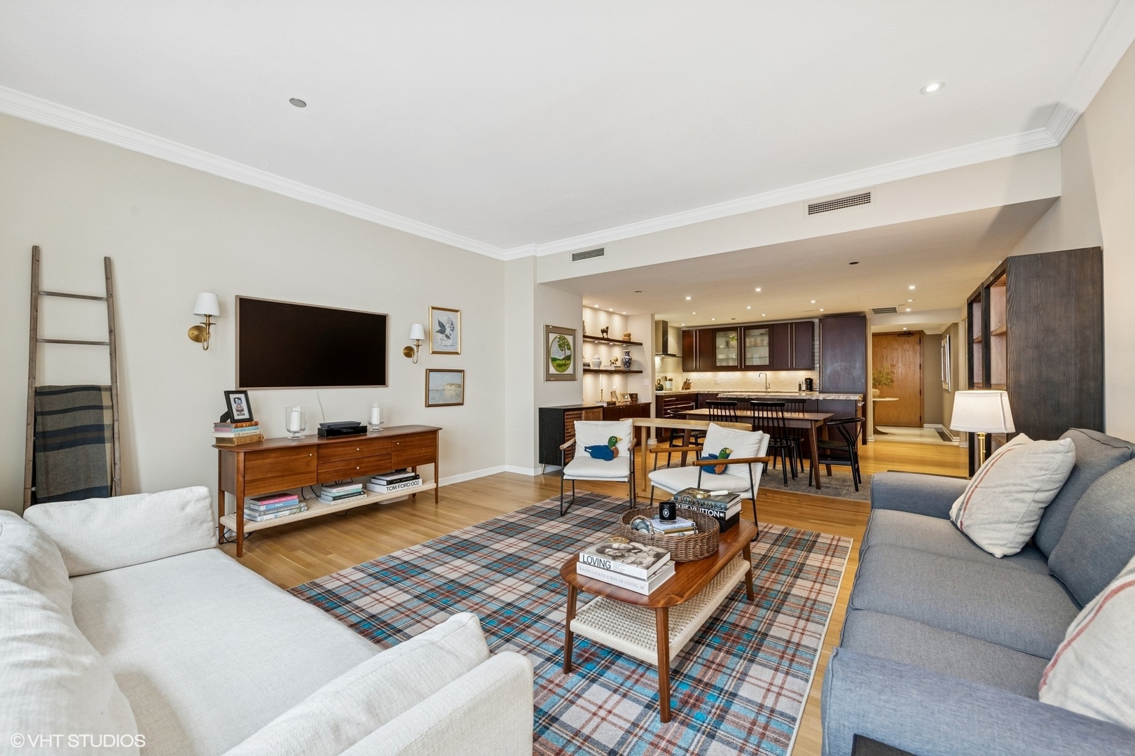 680 N Lake Shore Drive 816