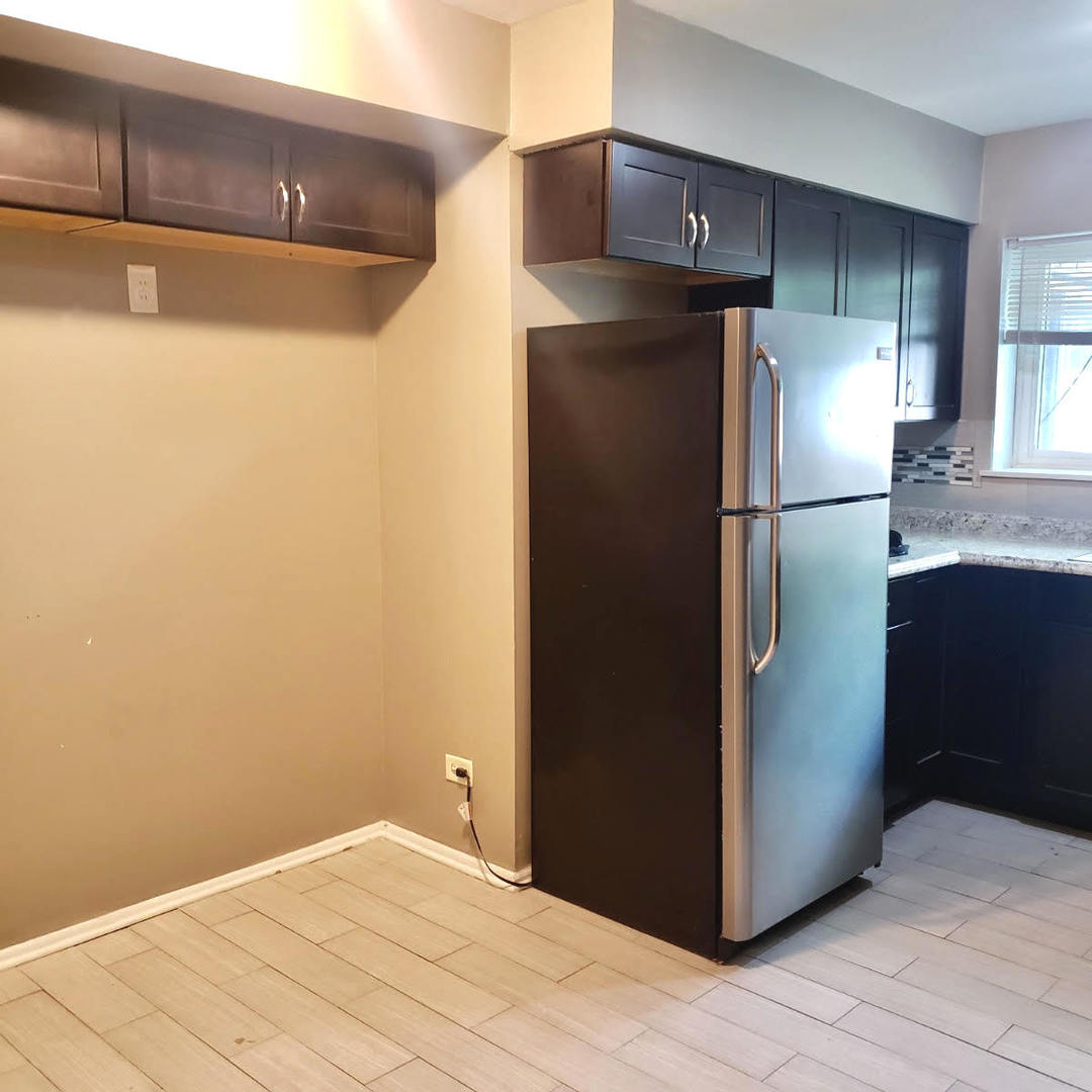609 Oakton Street 3A