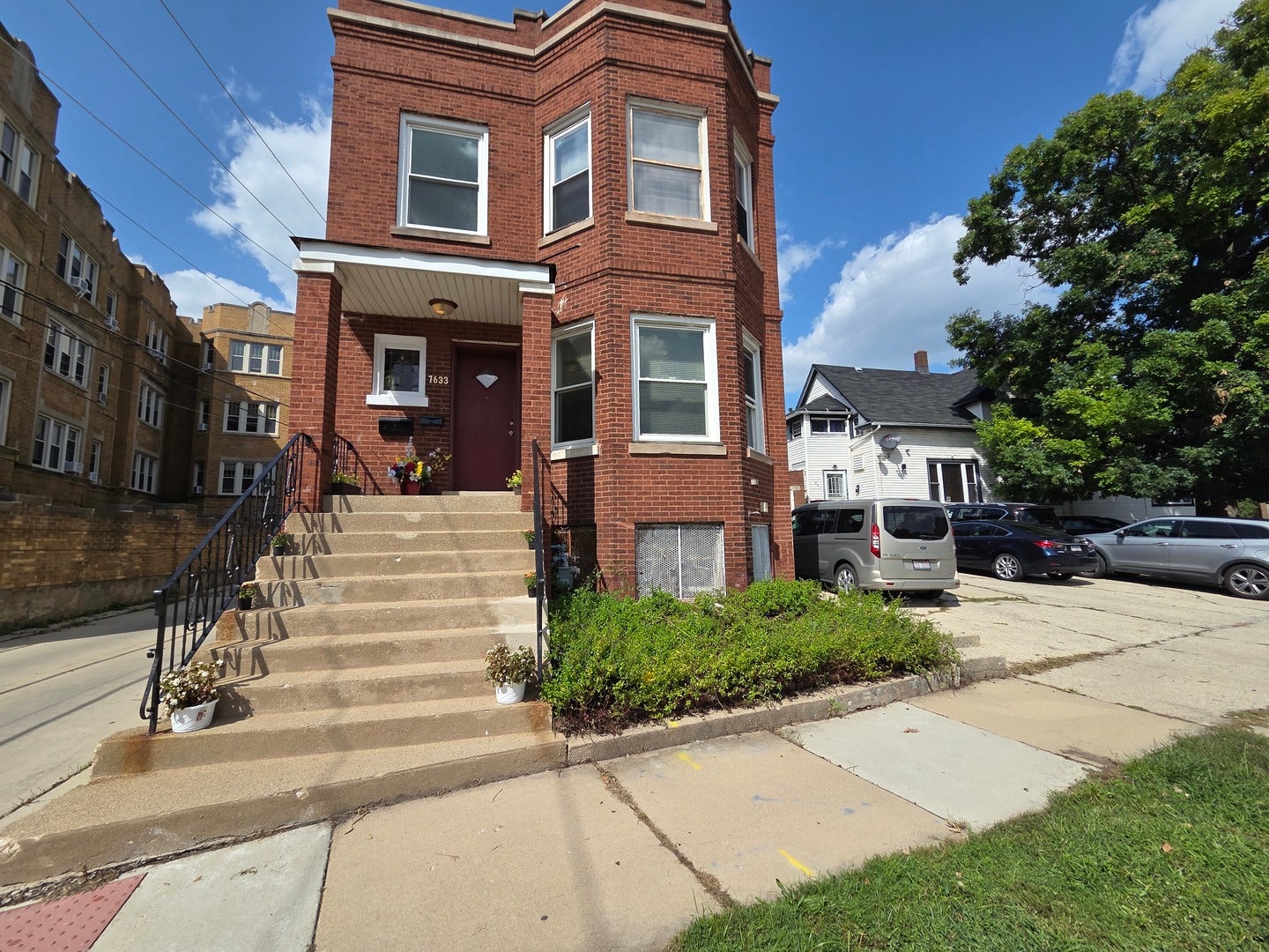 7633 Jackson Boulevard