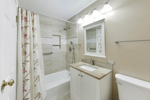 Tiny photo for 9518 Dee Road #1E, Des Plaines, IL 60016 (MLS # 12722678)