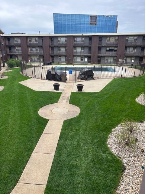 Tiny photo for 9608 W Higgins Road #2c, Rosemont, IL 60018 (MLS # 12618074)