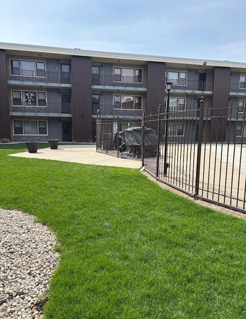 Tiny photo for 9608 W Higgins Road #2c, Rosemont, IL 60018 (MLS # 12618074)