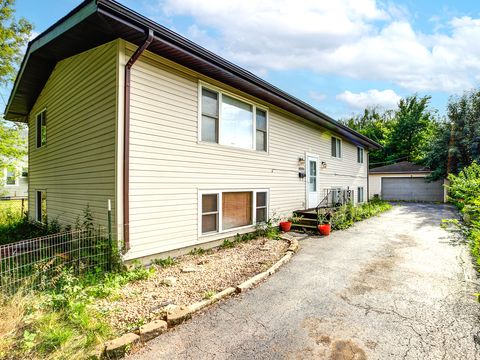 Photo of 1605 S Desplaines Street, Joliet, IL 60436 (MLS # 12537594)