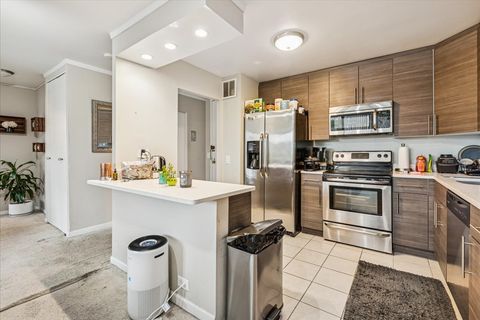 Tiny photo for 5445 N Sheridan Road #306, Chicago, IL 60640 (MLS # 12491191)