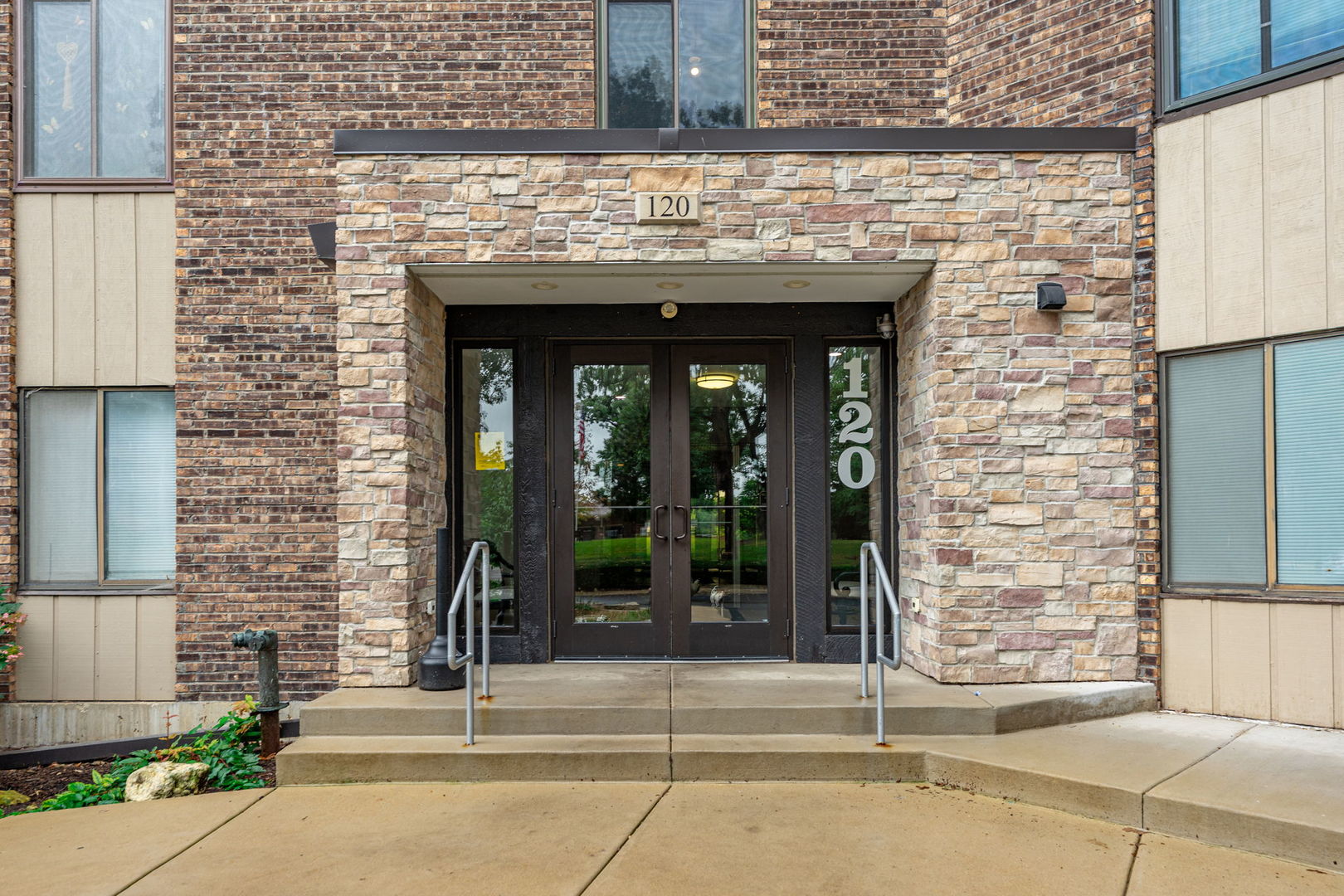 120 Lakeview Drive 208