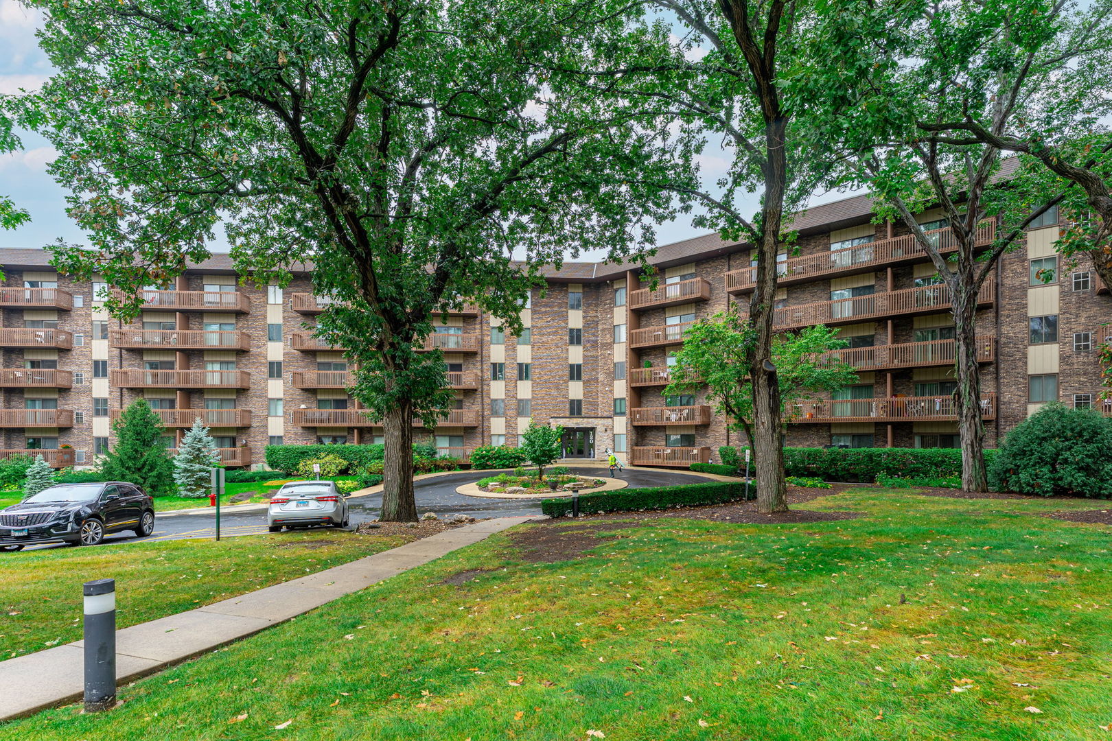 120 Lakeview Drive 208
