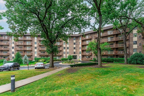 Tiny photo for 120 Lakeview Drive #208, Bloomingdale, IL 60108 (MLS # 12763663)