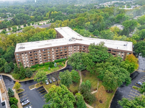 Photo of 120 Lakeview Drive #208, Bloomingdale, IL 60108 (MLS # 12763663)