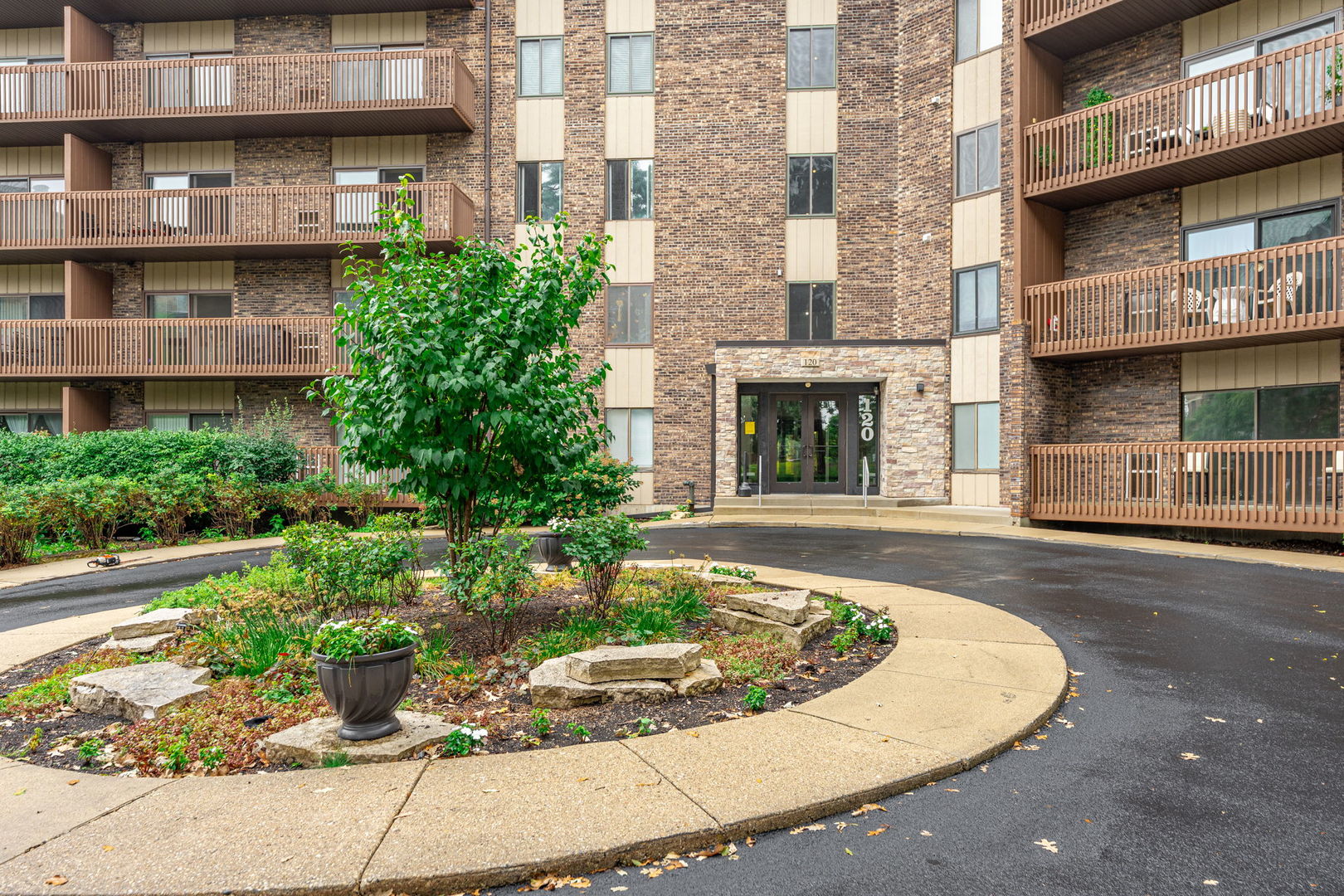 120 Lakeview Drive 208