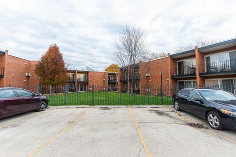 Tiny photo for 6151 W THORNDALE Avenue #2B, Chicago, IL 60646 (MLS # 12523907)