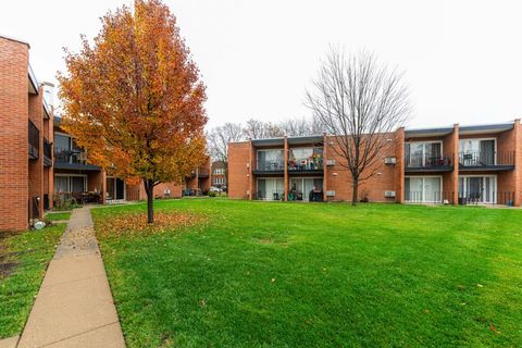 Tiny photo for 6151 W THORNDALE Avenue #2B, Chicago, IL 60646 (MLS # 12523907)