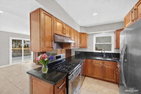 Tiny photo for 1102 Southbridge Lane, Schaumburg, IL 60194 (MLS # 12642564)
