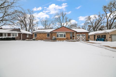 Photo of 1224 W Hawkins Street, Kankakee, IL 60901 (MLS # 12558053)